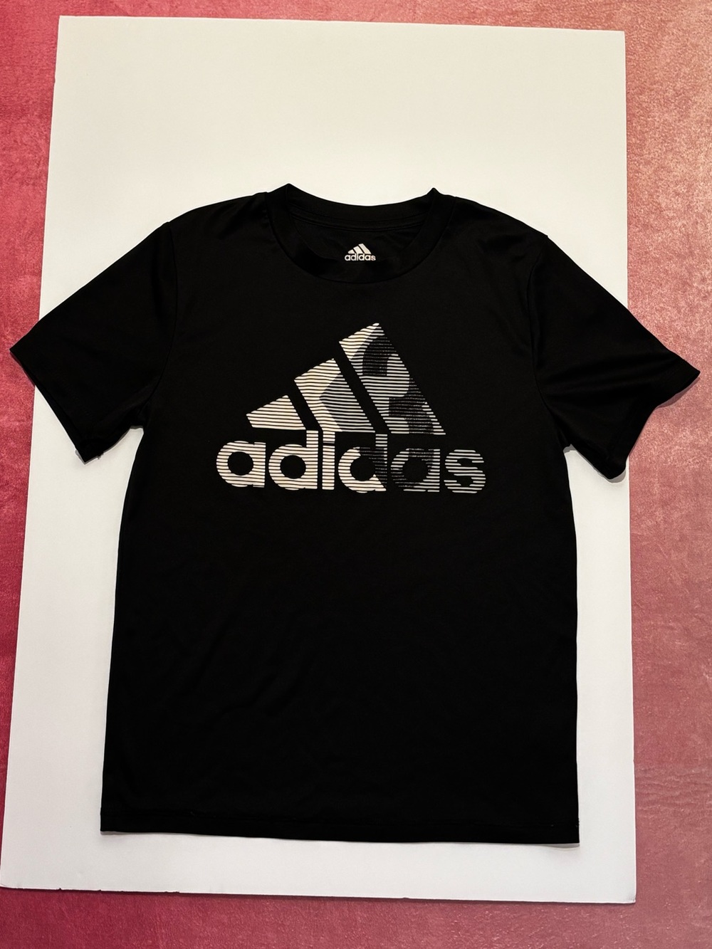 Boys Short Sleeve Adidas Athletic Tee, great condition! Lightly used! Size S